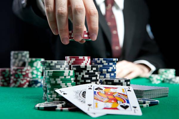 Reviewing Platform Features of casino trực tuyến việt nam rút tiền nhanh