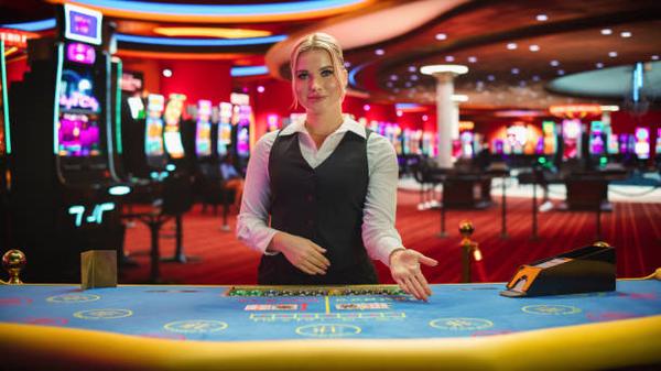 Experience Immersive Live Dealer Tables Through คาสิโนออนไลน์ Casino Entertainment